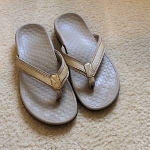 Vionic Orthaheel Sandals Flip Flops size 7 Tan